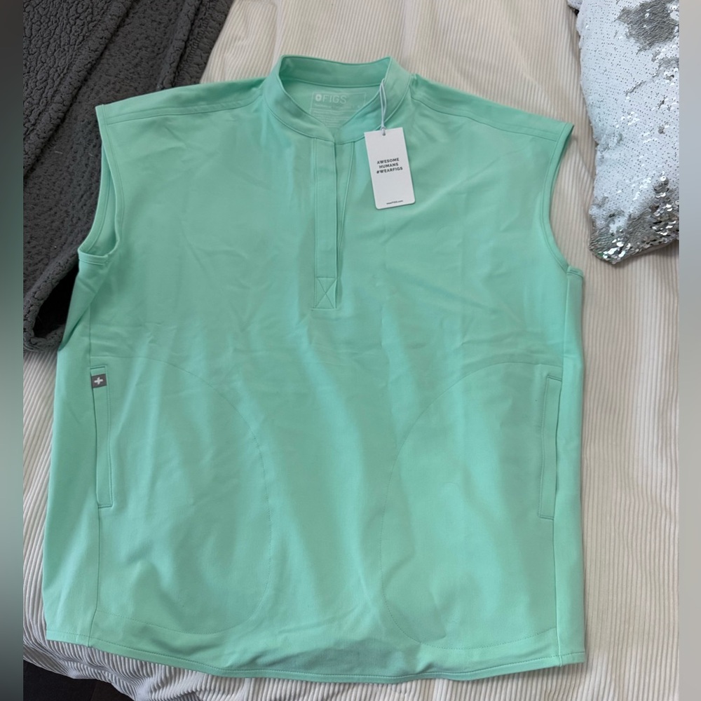 NWT FIGS RAFAELA TOP IN MARINER